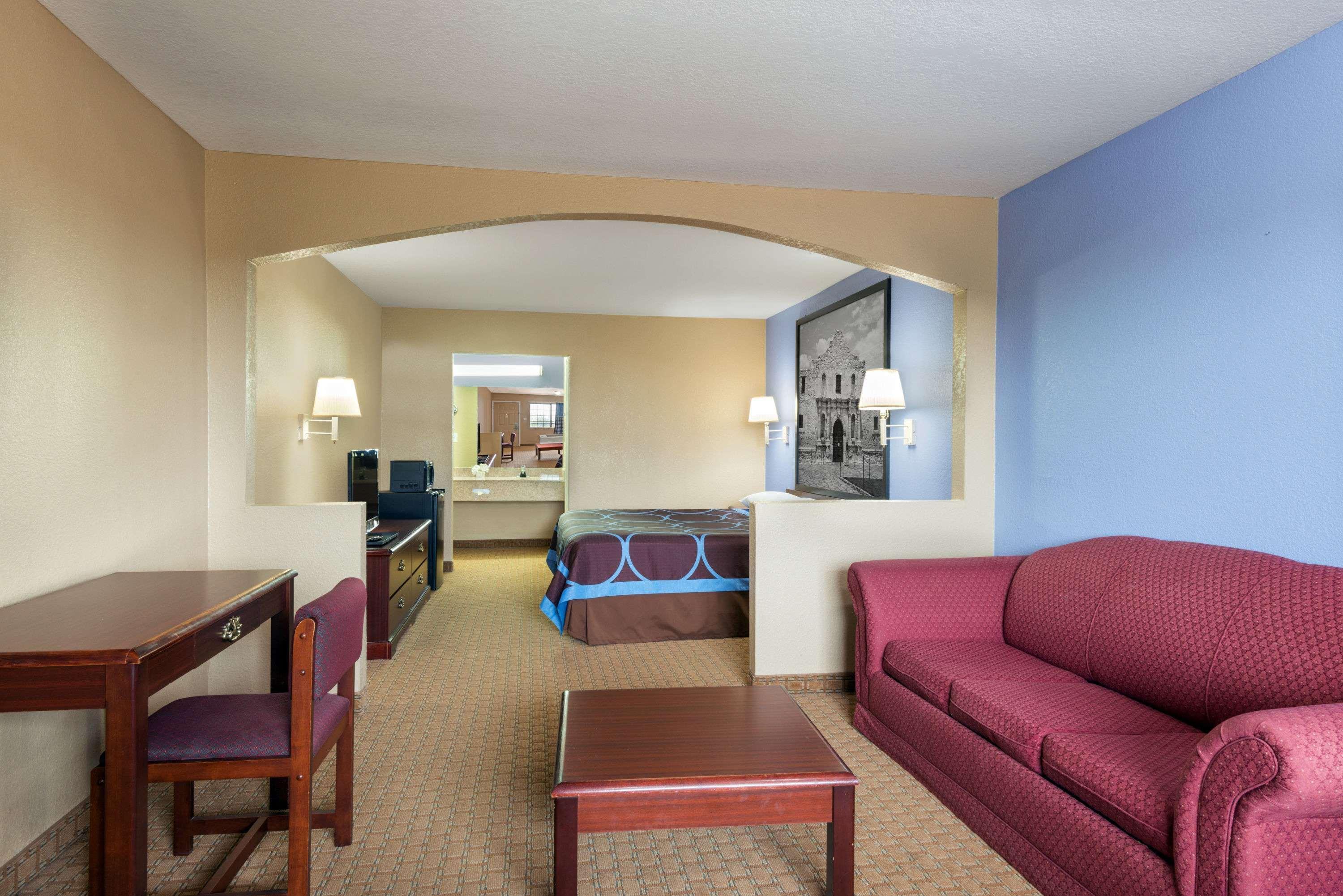 Super 8 By Wyndham San Antonio/Riverwalk Area Екстериор снимка