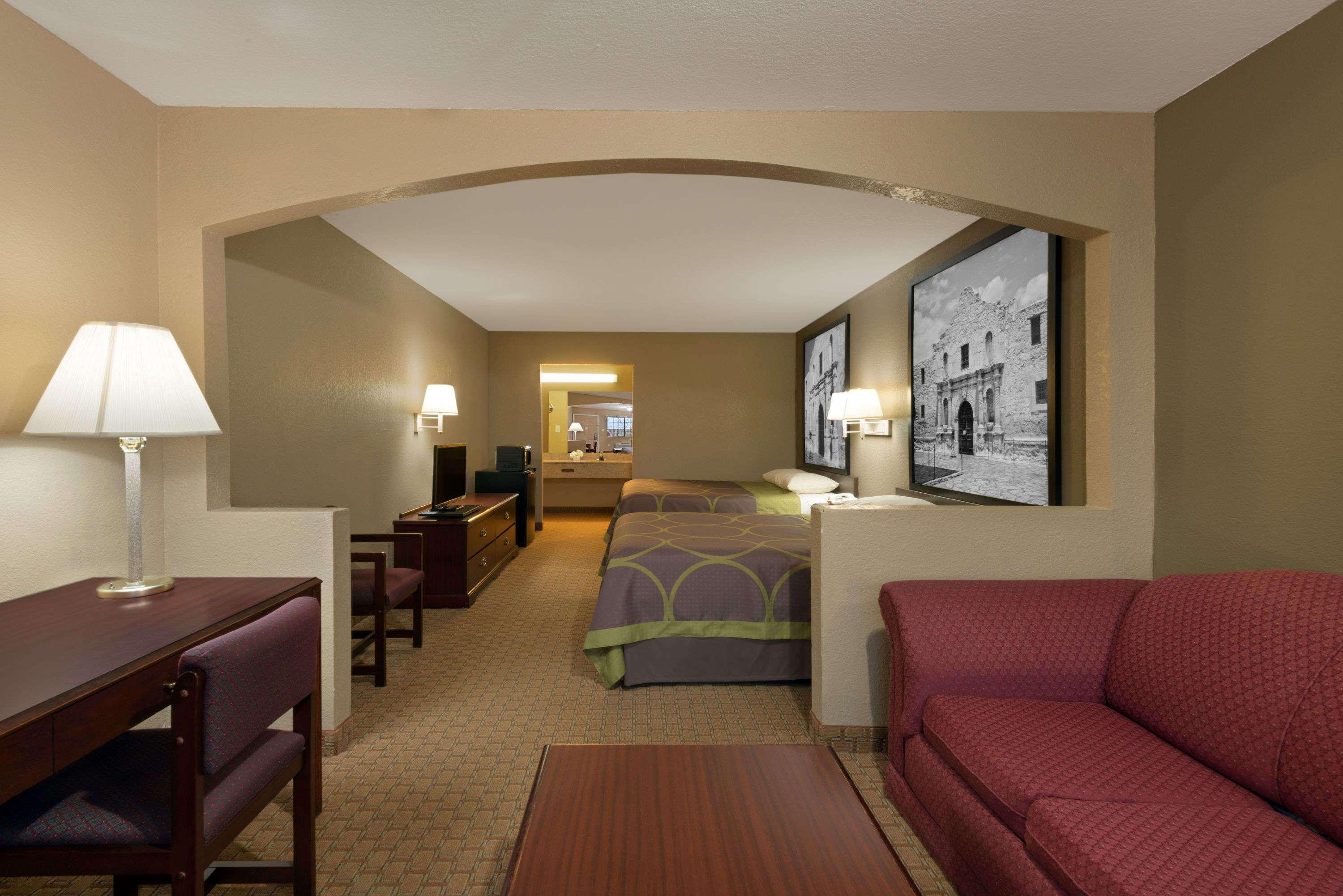 Super 8 By Wyndham San Antonio/Riverwalk Area Екстериор снимка