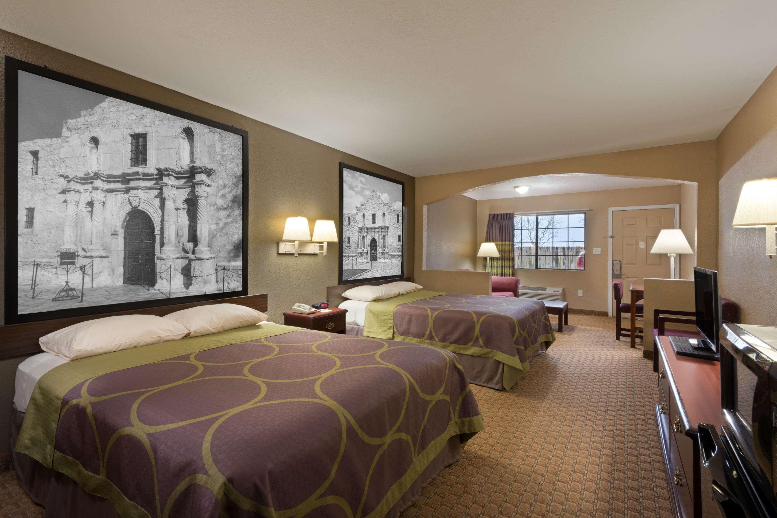 Super 8 By Wyndham San Antonio/Riverwalk Area Екстериор снимка
