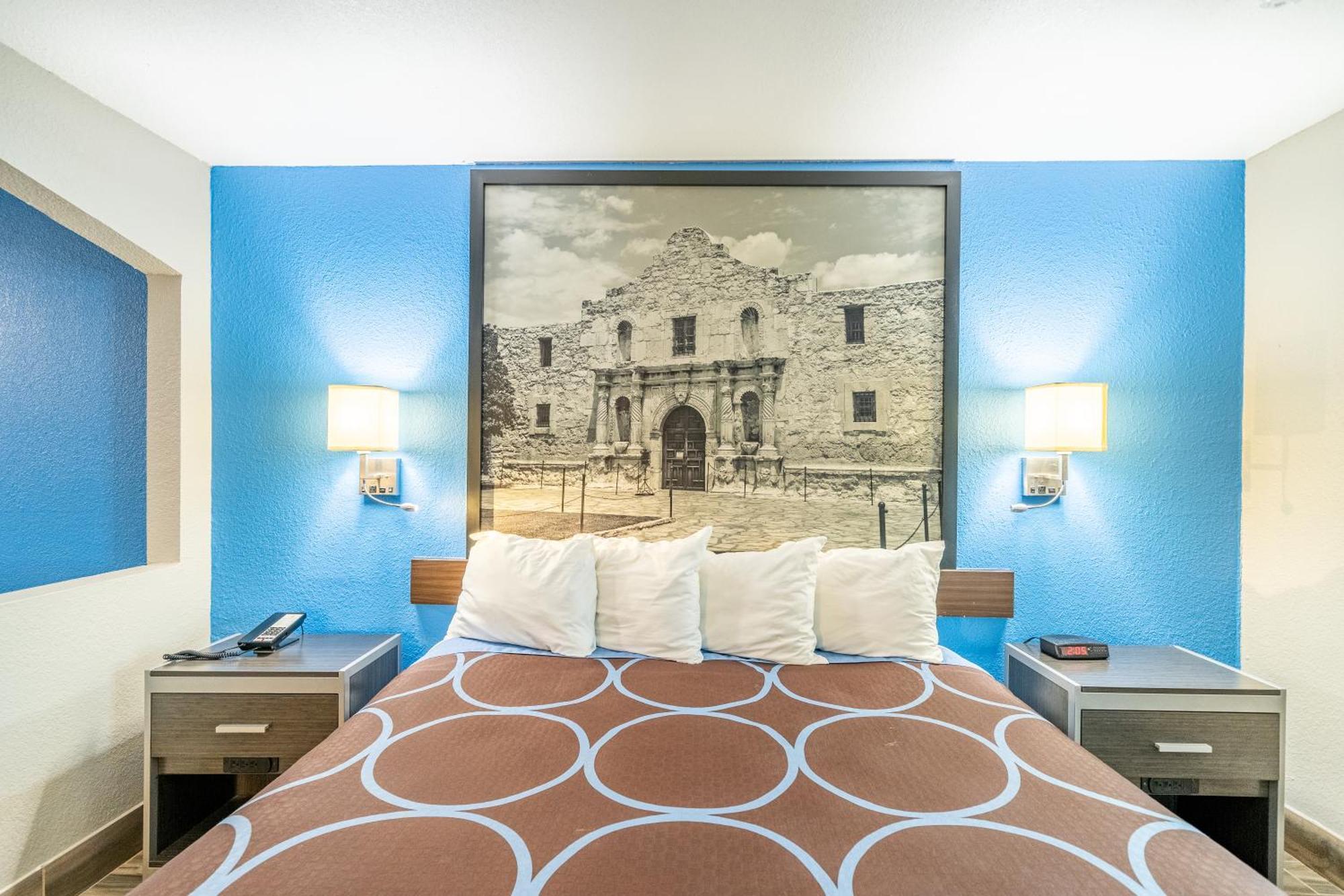 Super 8 By Wyndham San Antonio/Riverwalk Area Екстериор снимка