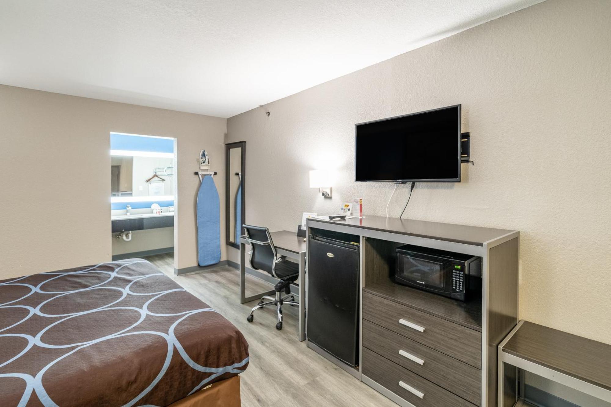 Super 8 By Wyndham San Antonio/Riverwalk Area Екстериор снимка