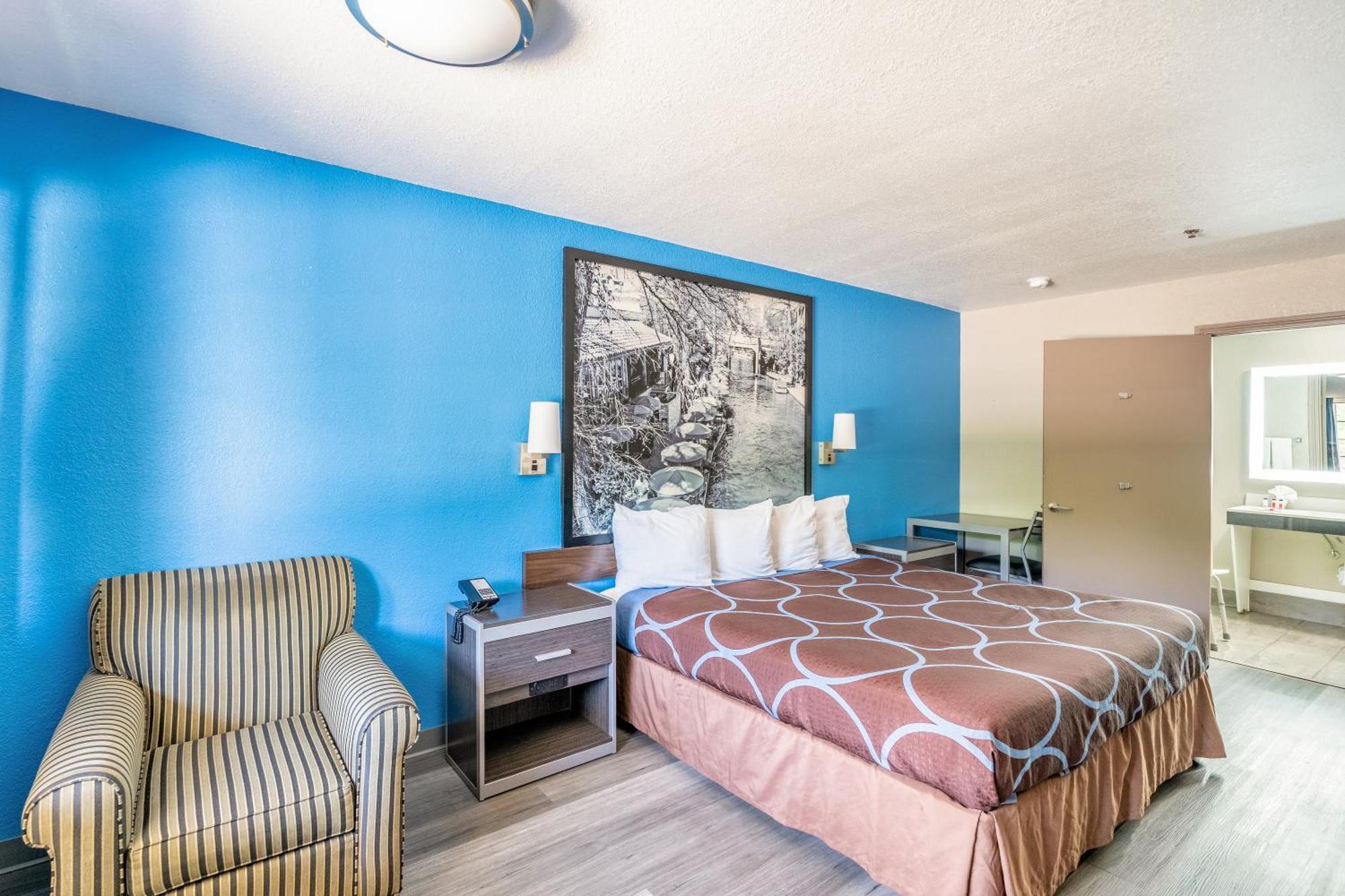 Super 8 By Wyndham San Antonio/Riverwalk Area Екстериор снимка