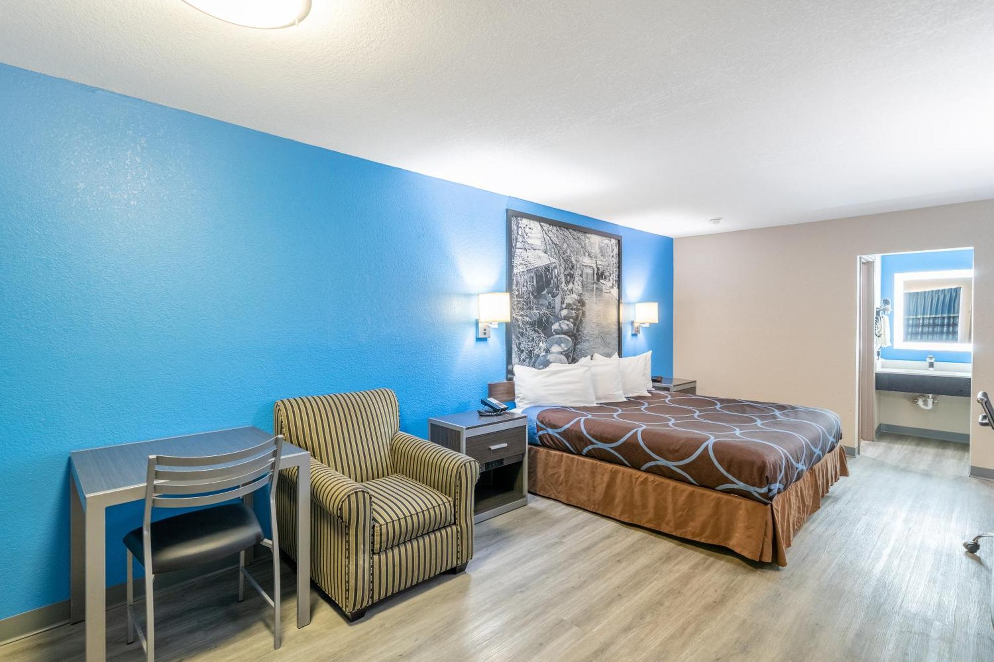 Super 8 By Wyndham San Antonio/Riverwalk Area Екстериор снимка