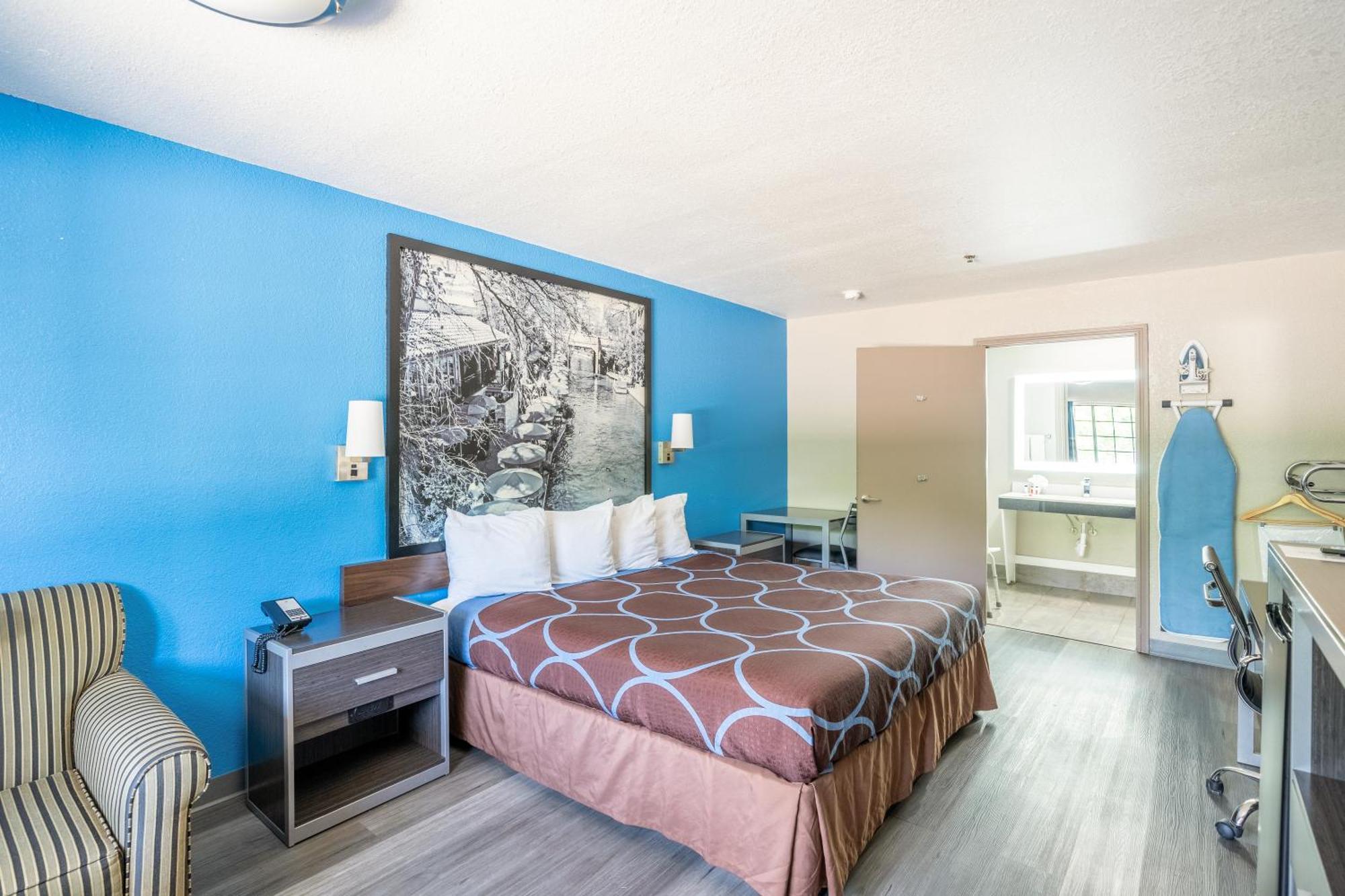 Super 8 By Wyndham San Antonio/Riverwalk Area Екстериор снимка