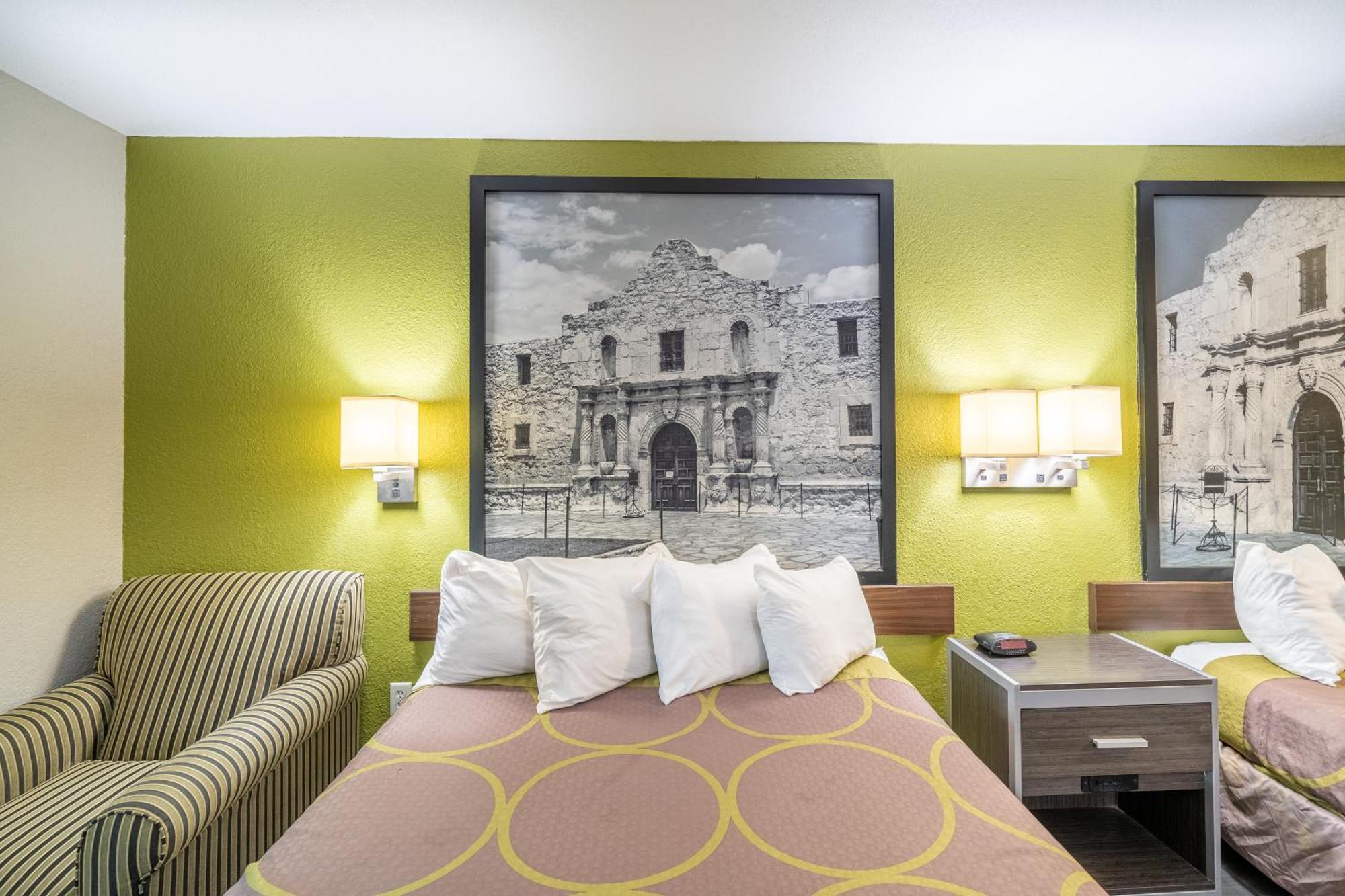 Super 8 By Wyndham San Antonio/Riverwalk Area Екстериор снимка