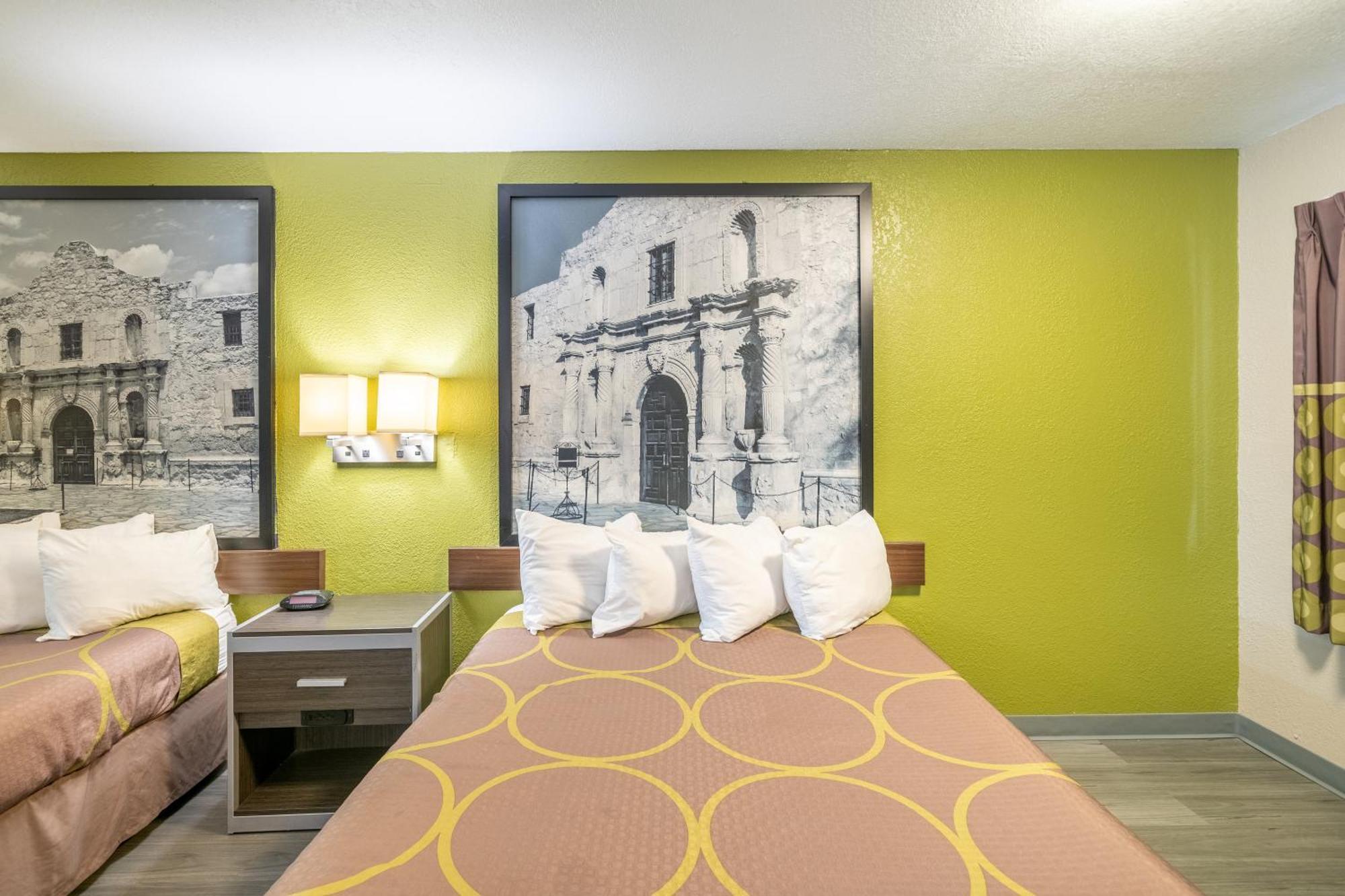 Super 8 By Wyndham San Antonio/Riverwalk Area Екстериор снимка