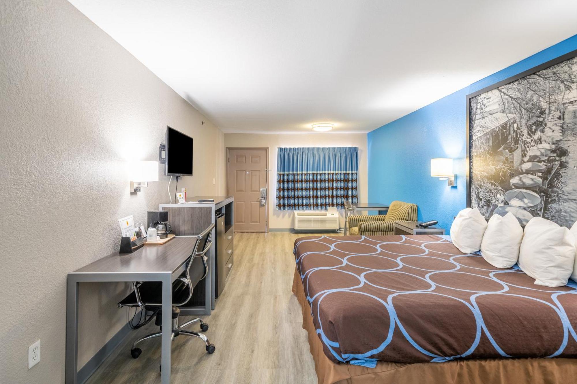 Super 8 By Wyndham San Antonio/Riverwalk Area Екстериор снимка