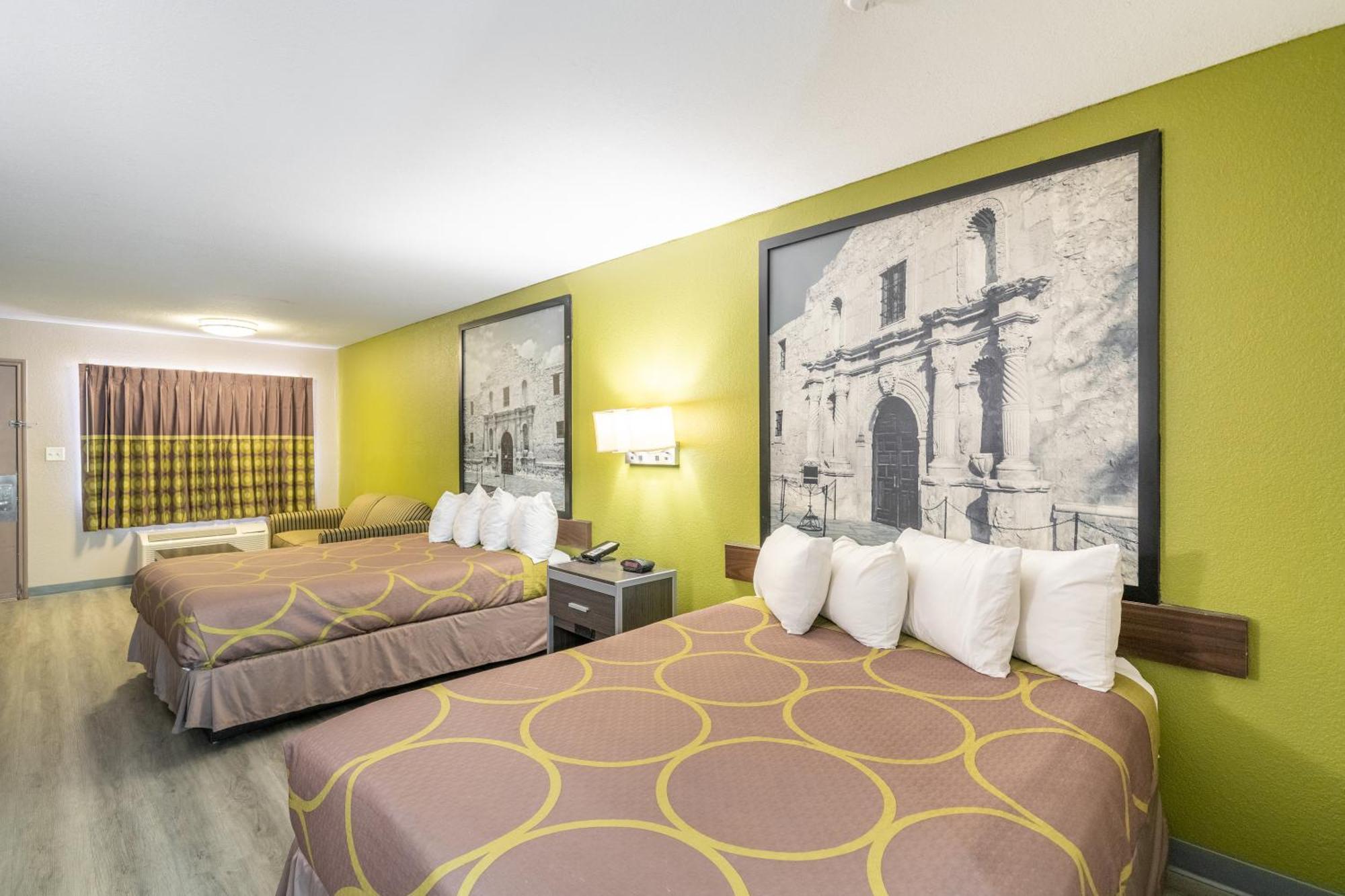 Super 8 By Wyndham San Antonio/Riverwalk Area Екстериор снимка