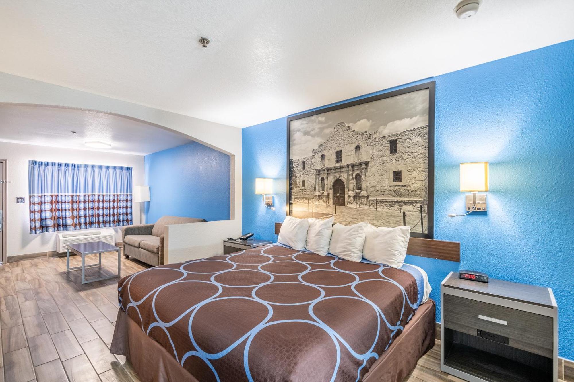 Super 8 By Wyndham San Antonio/Riverwalk Area Екстериор снимка