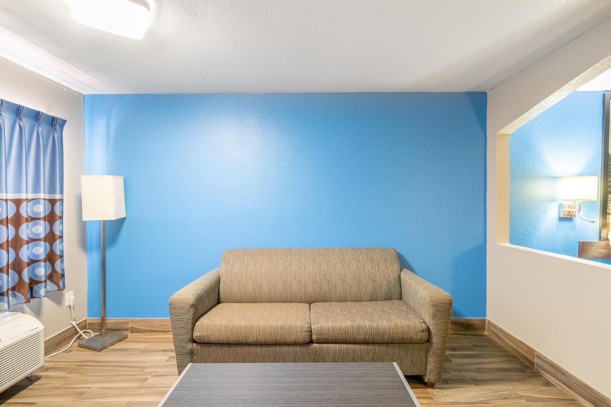 Super 8 By Wyndham San Antonio/Riverwalk Area Екстериор снимка