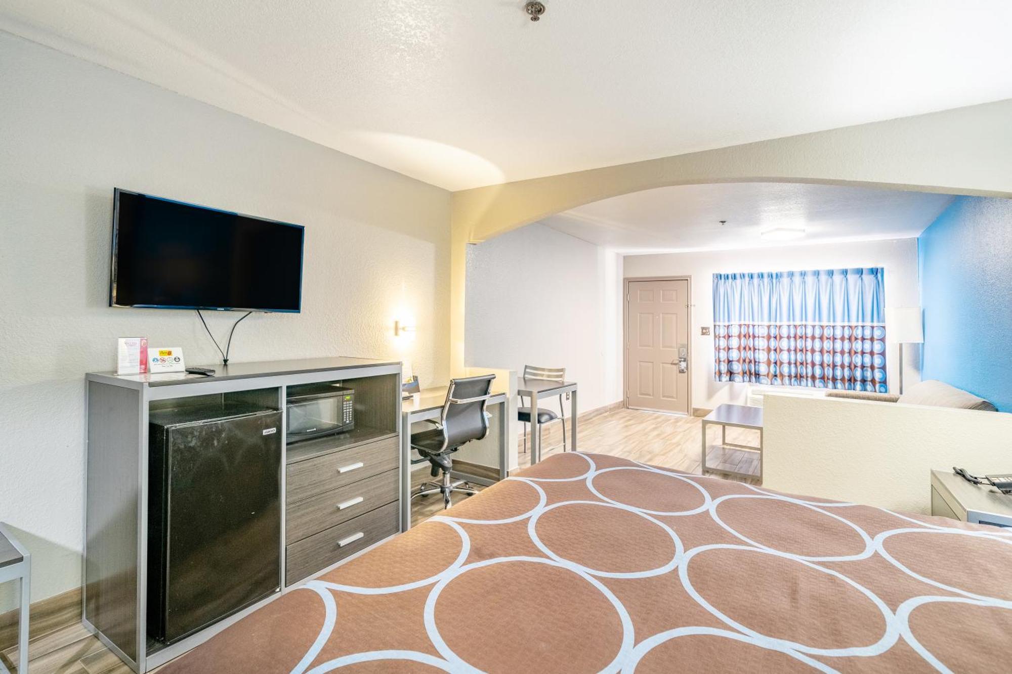 Super 8 By Wyndham San Antonio/Riverwalk Area Екстериор снимка