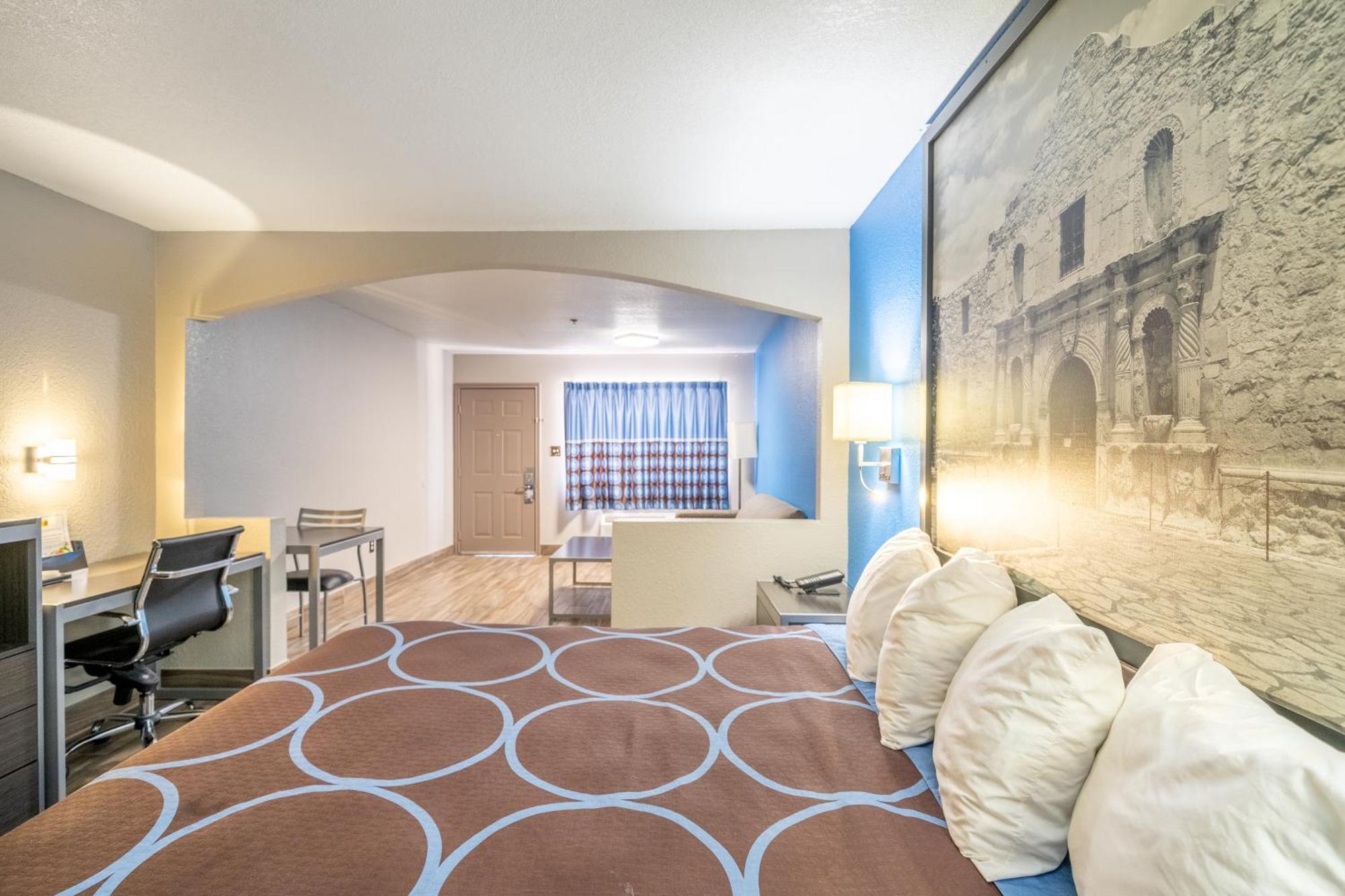 Super 8 By Wyndham San Antonio/Riverwalk Area Екстериор снимка